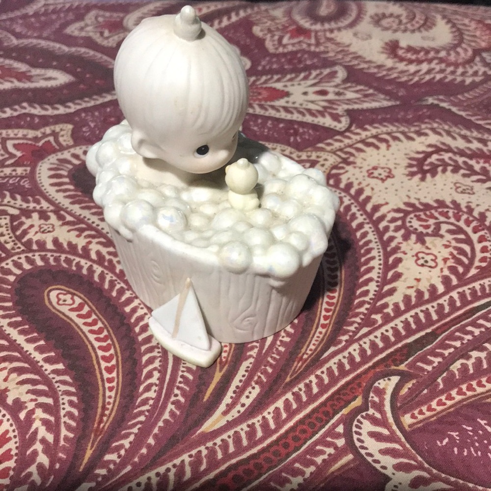 Precious moments a tub full of love figurine